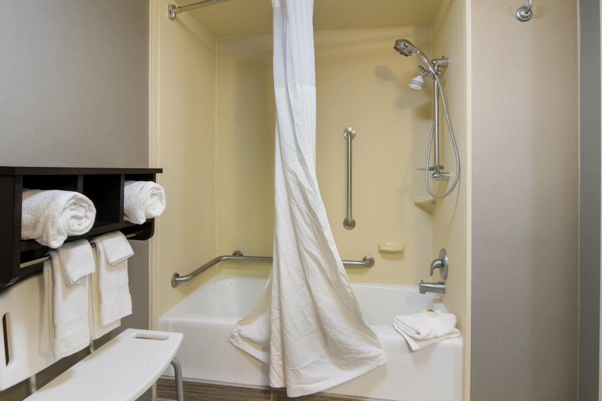 Comfort Inn Кадилак Екстериор снимка