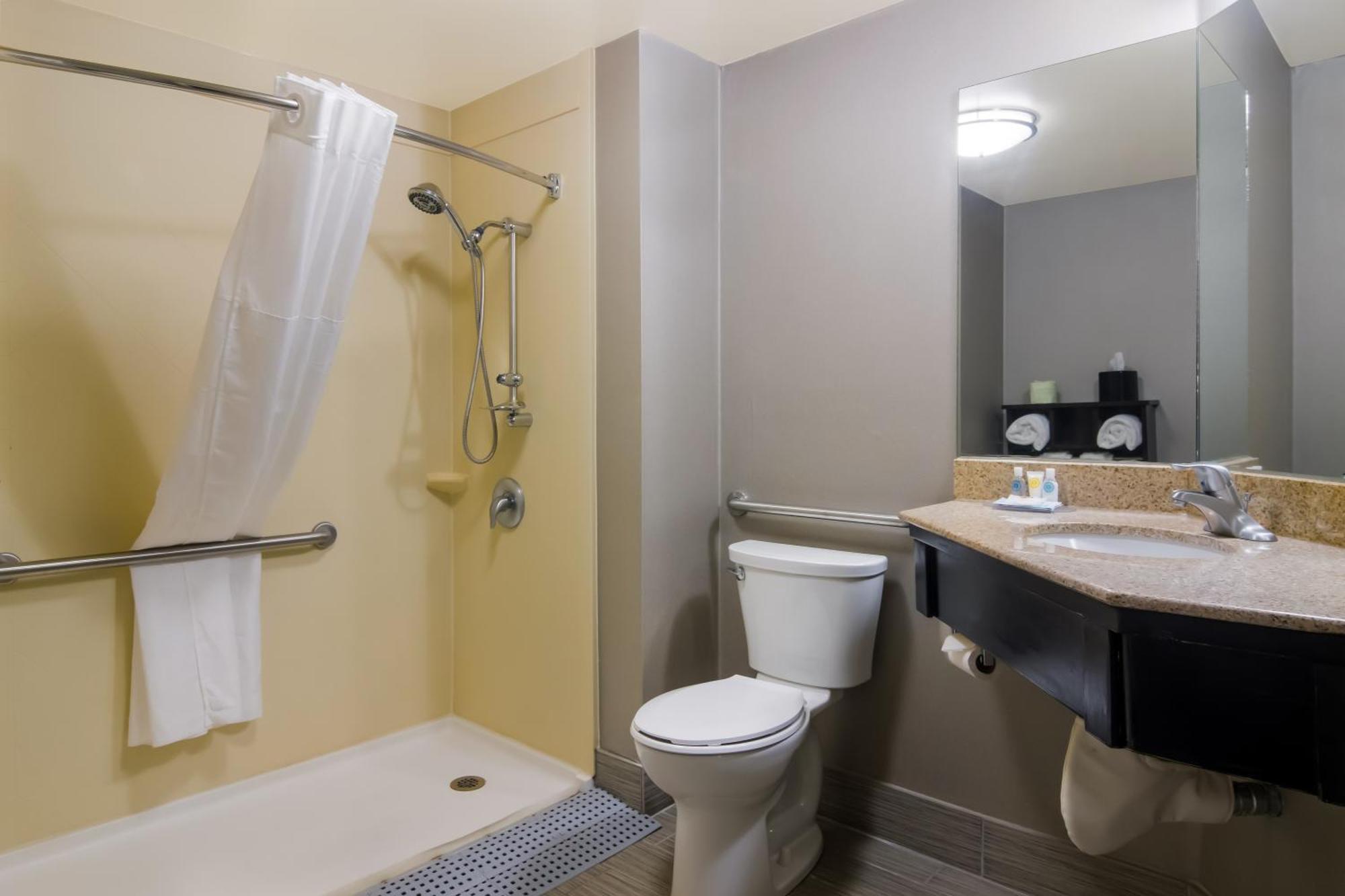 Comfort Inn Кадилак Екстериор снимка