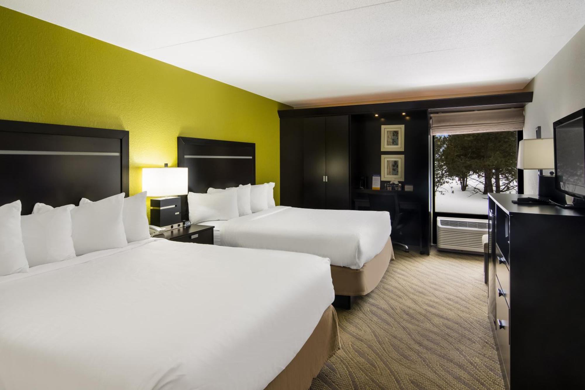 Comfort Inn Кадилак Екстериор снимка