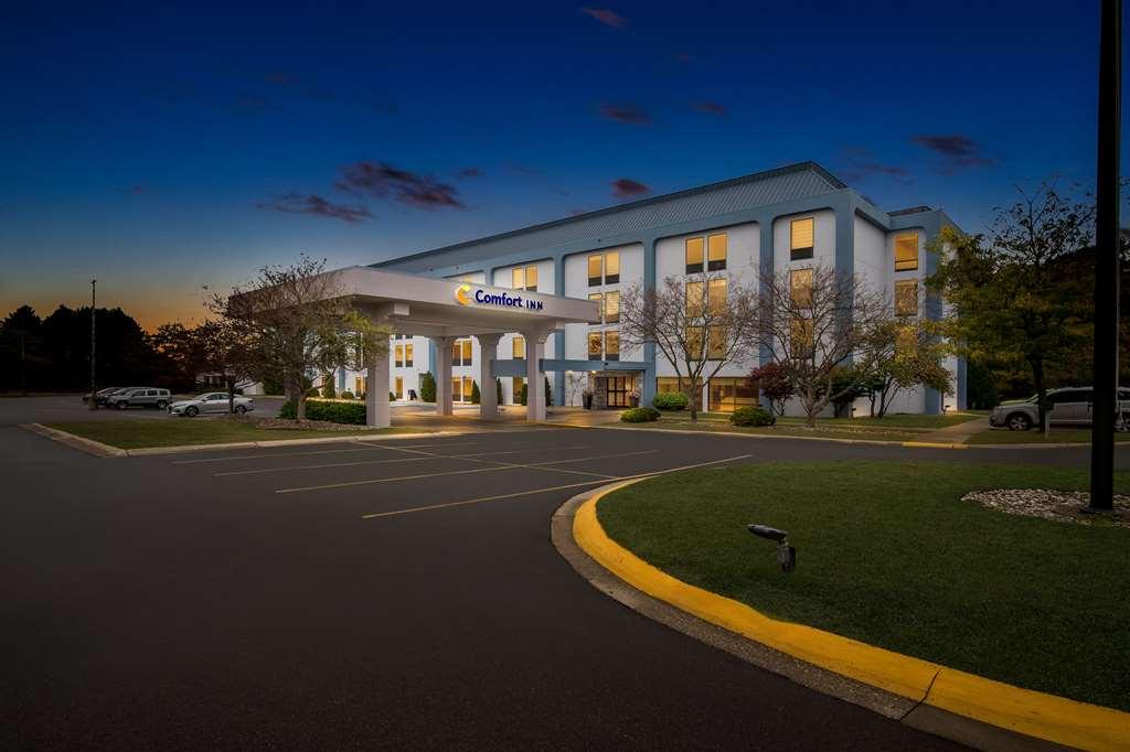 Comfort Inn Кадилак Екстериор снимка