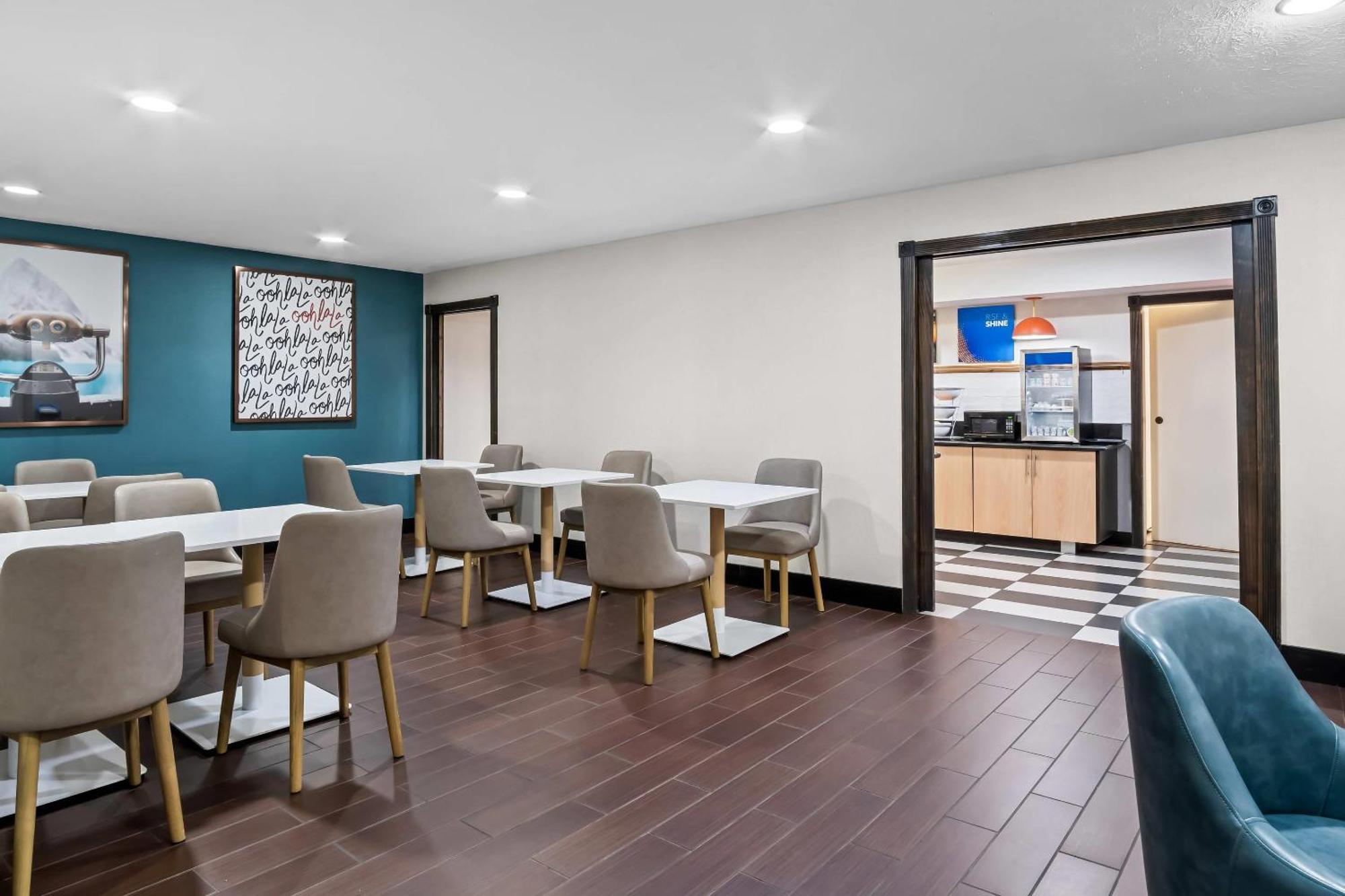 Comfort Inn Кадилак Екстериор снимка