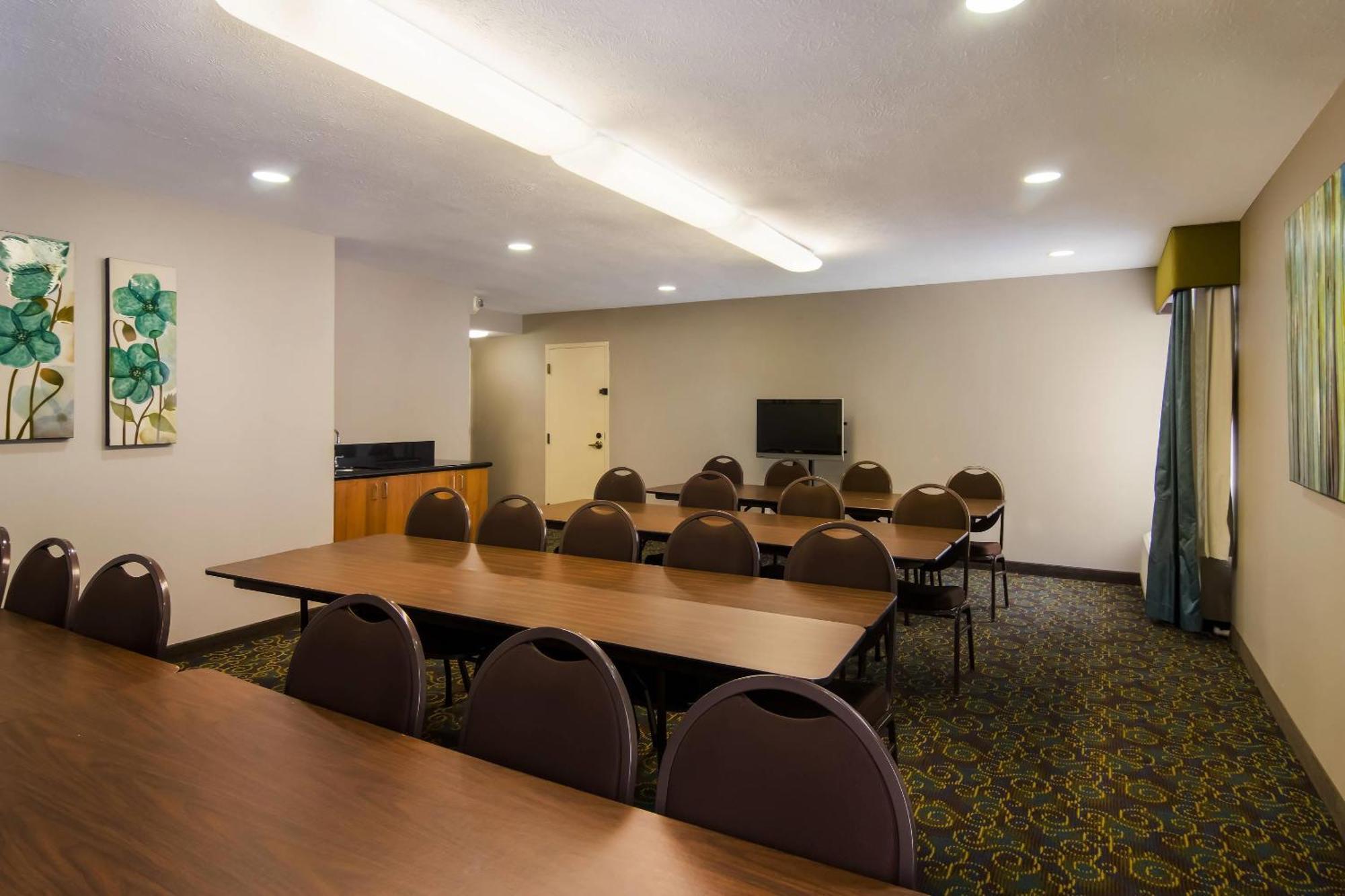 Comfort Inn Кадилак Екстериор снимка