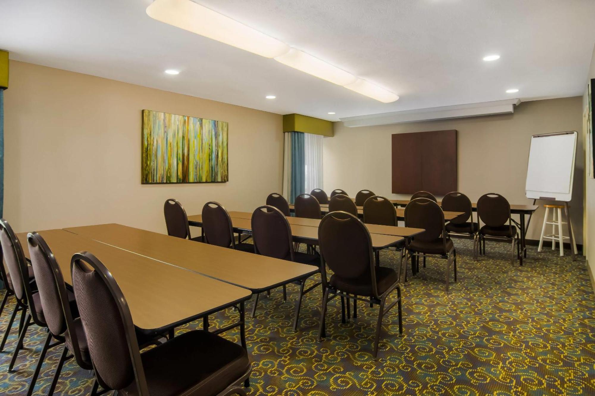Comfort Inn Кадилак Екстериор снимка