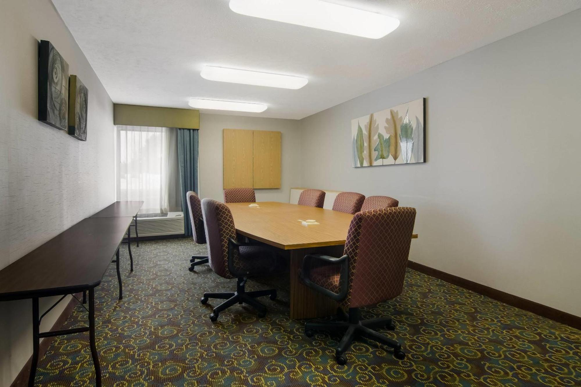 Comfort Inn Кадилак Екстериор снимка