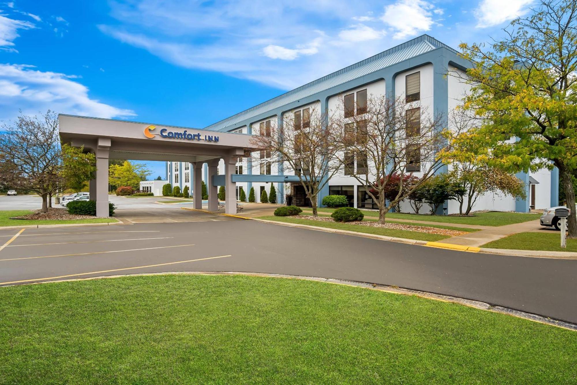 Comfort Inn Кадилак Екстериор снимка